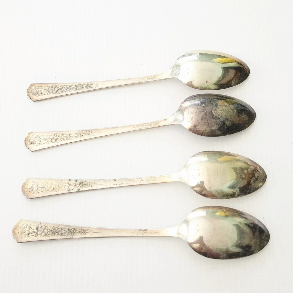 4 Meriden IS Silverplate DELIGHT Oval Soup/Place Spoons‎ 7-1/4
